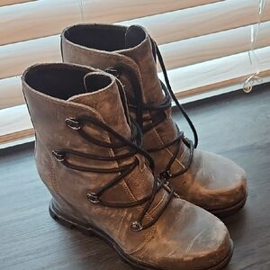 Sorel Women's Lace Up Gray Boots